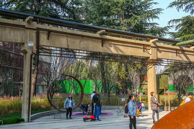 硬核工業玩具！鄭州現“砂輪樂園”，油壓機變樂器、壓力罐變滑梯