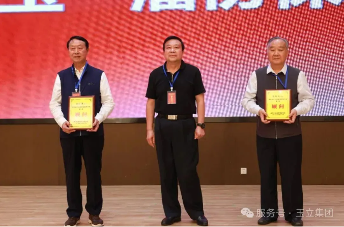 湖北玉立砂帶集團創始人、終身名譽董事長黎珊玉被聘任為首屆咸寧市(通城)楚商聯合會顧問